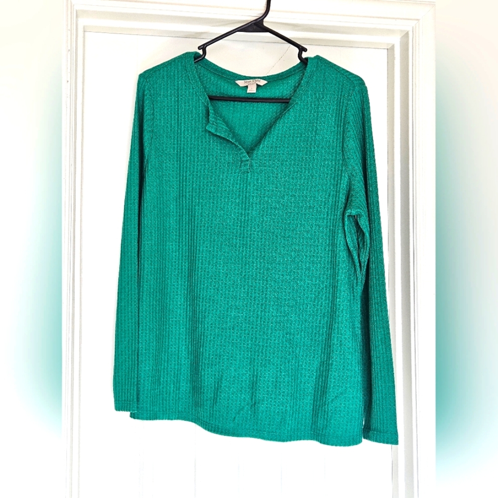 V neck long sleeve shirt